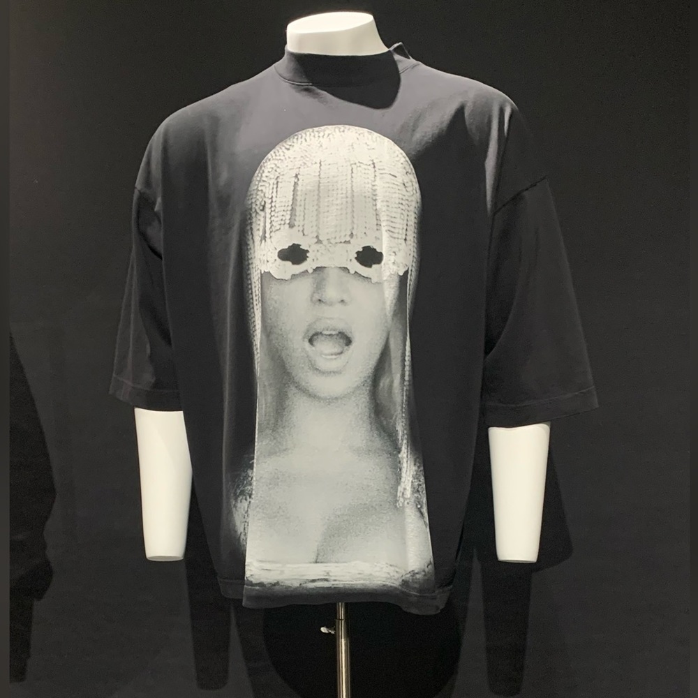 Beyonce x Balmain Renaissance Collection - Picture 2 of 4